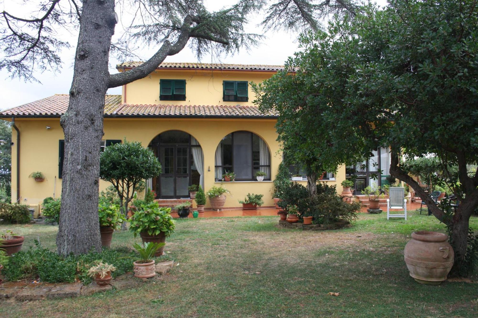 Tenuta Poggio Farnia *